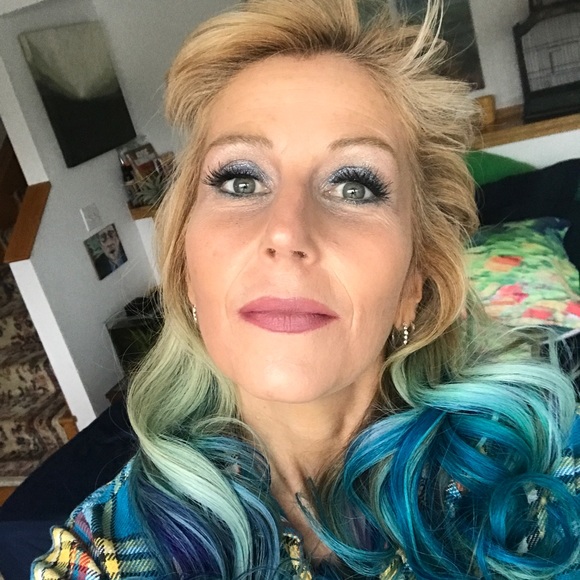 Meet Your Posher! - Picture 11 of 17